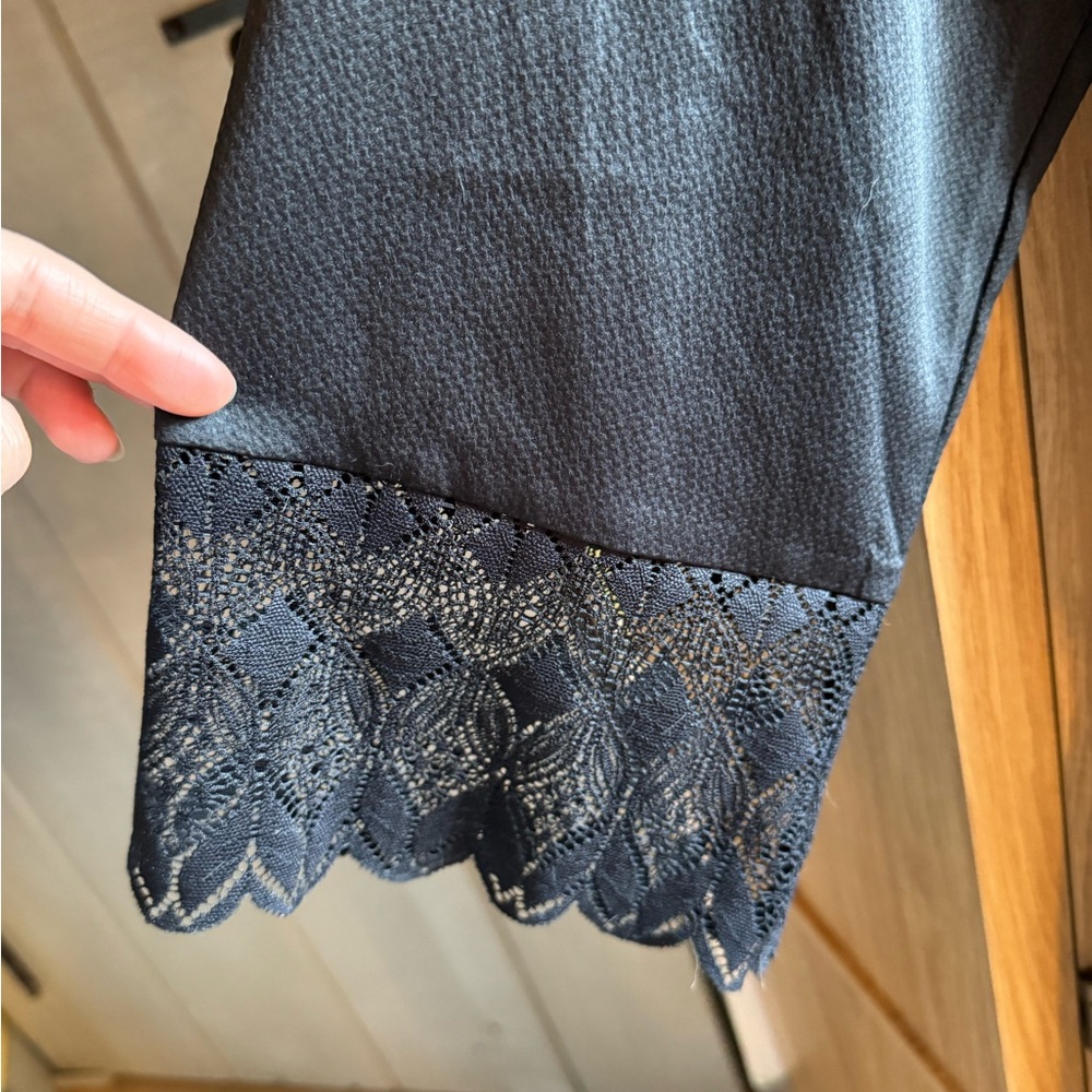 Chic Black Lace-Trimmed Robe - Picture 2 of 3